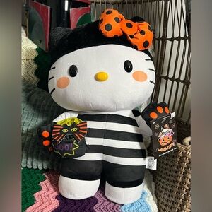 Hello Kitty Halloween Greeter NWT